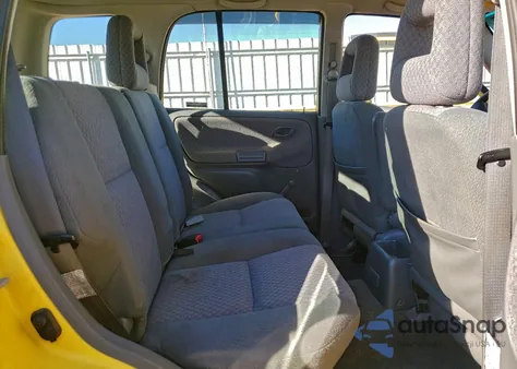 2002 Chevrolet Tracker z USA, uszkodzony, nr VIN 2CNBJ13C926947299